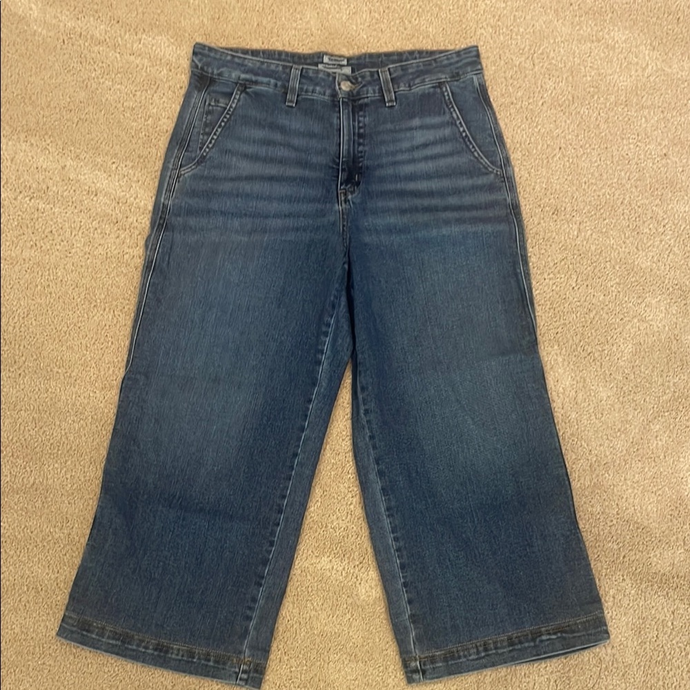 L.L. Bean Classic fit women capri length denim, no size tag, see description